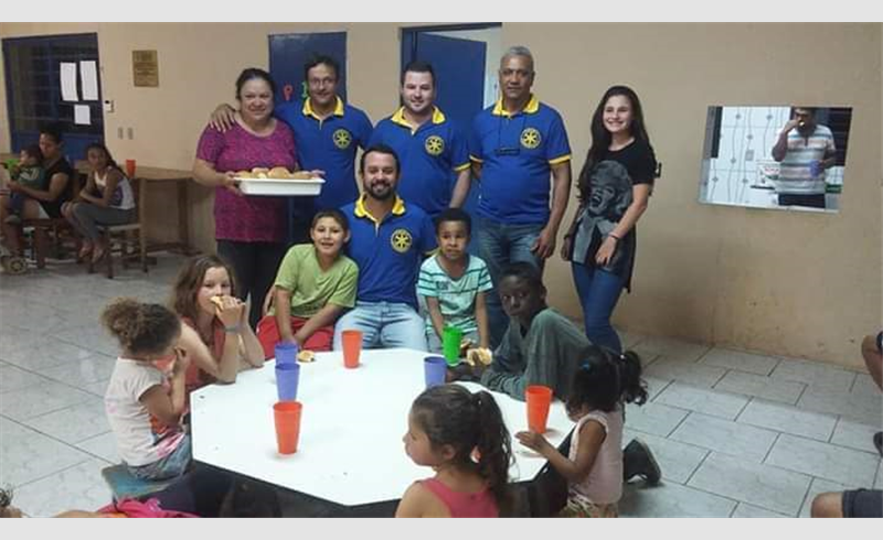 Rotary Club realiza ação solidária na Vila Felin