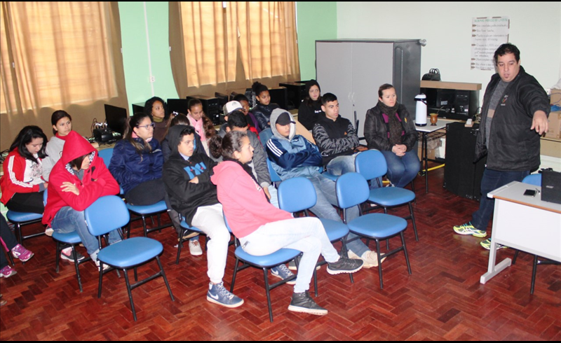 Projeto debate a importância da prevenção às drogas na comunidade escolar