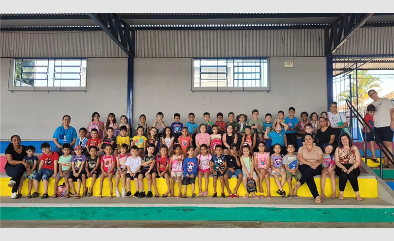 Alunos do Pré-B da EMEI Edwaldo Hoffmann participam de passeio de transição escolar