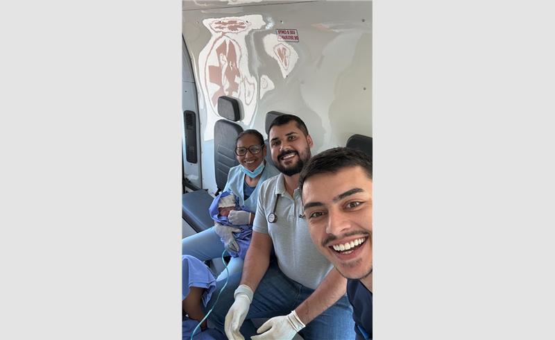 Equipe do Hospital São Francisco realiza parto dentro de ambulância