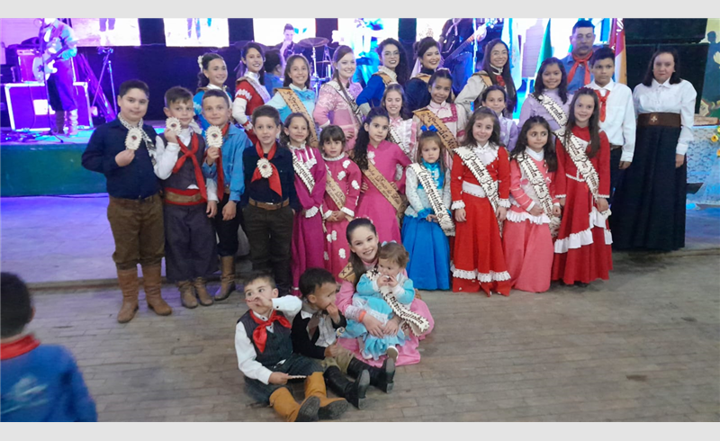 Centro de Tradições Gaúchas (CTG) Estância do Mirim apresenta sua nova patronagem e também suas prendas e peões