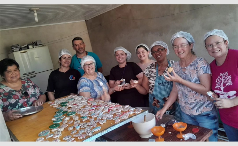 Oficina de bolachas natalinas promove solidariedade e saúde mental em Restinga Sêca