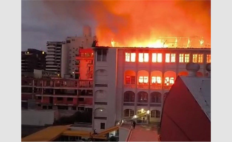 Incêndio de grandes proporções atinge Colégio Marista no Centro de Santa Maria