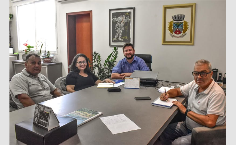 Atendendo demanda dos servidores municipais, a administração municipal anunciou que irá instituir um comitê para elaboração da proposta de reforma do plano de carreira dos servidores. O comitê deverá ser composto por representantes do governo, dos servido