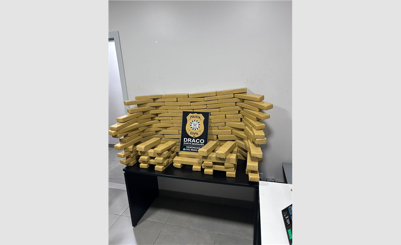 POLÍCIA CIVIL DE SANTA MARIA PRENDE EM FLAGRANTE DOIS INDIVÍDUOS PELO CRIME DE TRÁFICO DE DROGAS E APREENDE MAIS DE 100KG DE ENTORPECENTES