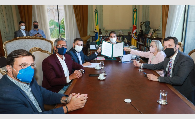 Governador sanciona projeto que permite ao Estado comprar vacinas contra a Covid-19