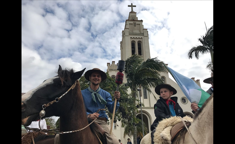 Semana Farroupilha começa com a chegada da Chama Crioula