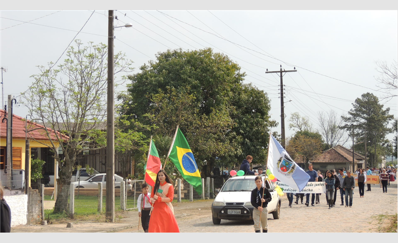 Tradicional desfile da localidade de Estação do Jacuí reuniu entidades tradicionalistas