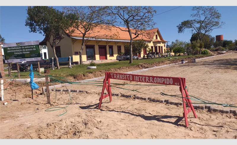 Em andamento o calçamento das ruas e obras no entorno da Estação Férrea