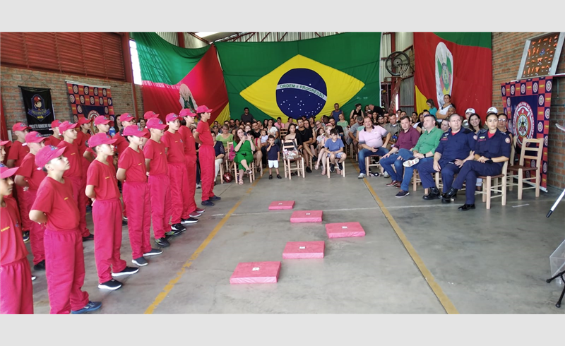 Formatura do Projeto Bombeiro Mirim 2022 foi realizada no último sábado