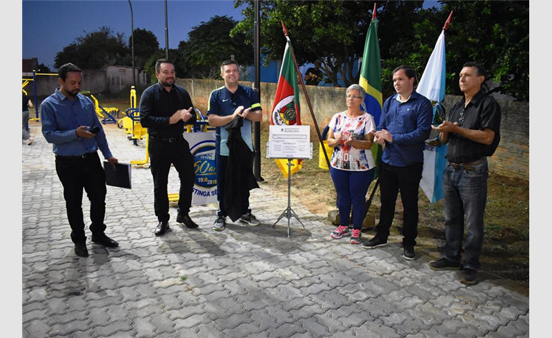 Academia ao ar livre na Praça Ely Alves da Costa é entregue à comunidade