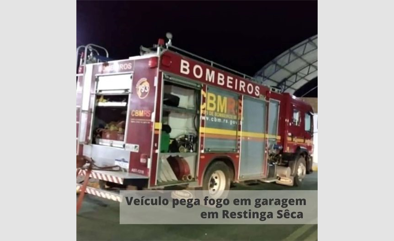 Carro pega fogo dentro de garagem em Restinga Sêca