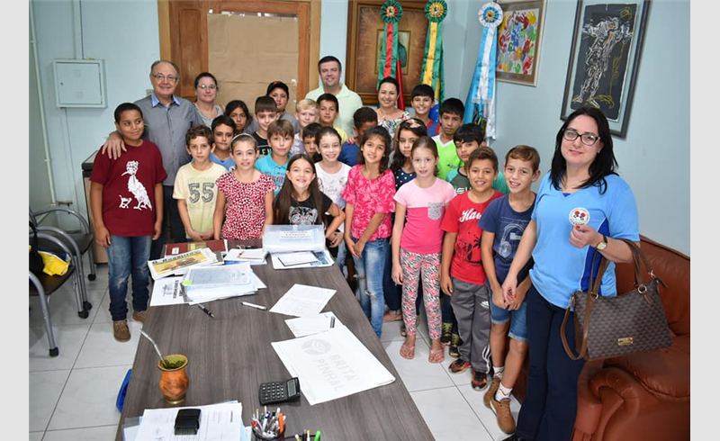 Alunos da escola Sete de Setembro visitaram a prefeitura de Restinga