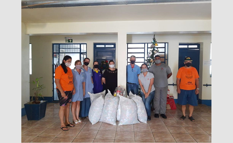 Cotrisel unidade Restinga Sêca realiza entrega de tampinhas para a APAE