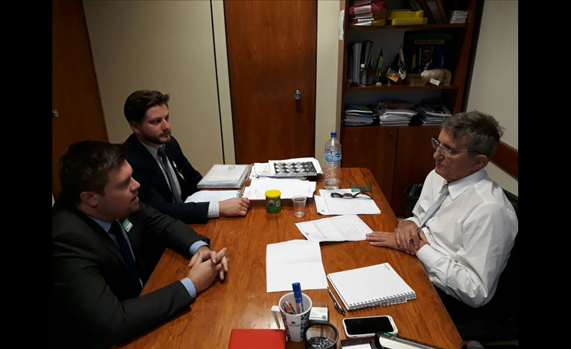 prefeito%2c Paulo Salerno e o vereador%2c Norton Soares em reunião com o deputado em Dezembro..jpeg