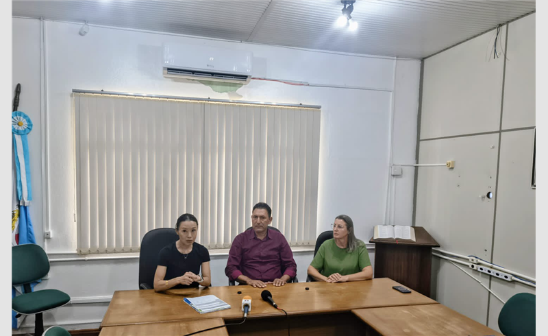 Delegada Elizabete Shimomura debate ações de combate à violência doméstica em visita à Câmara de Restinga Sêca