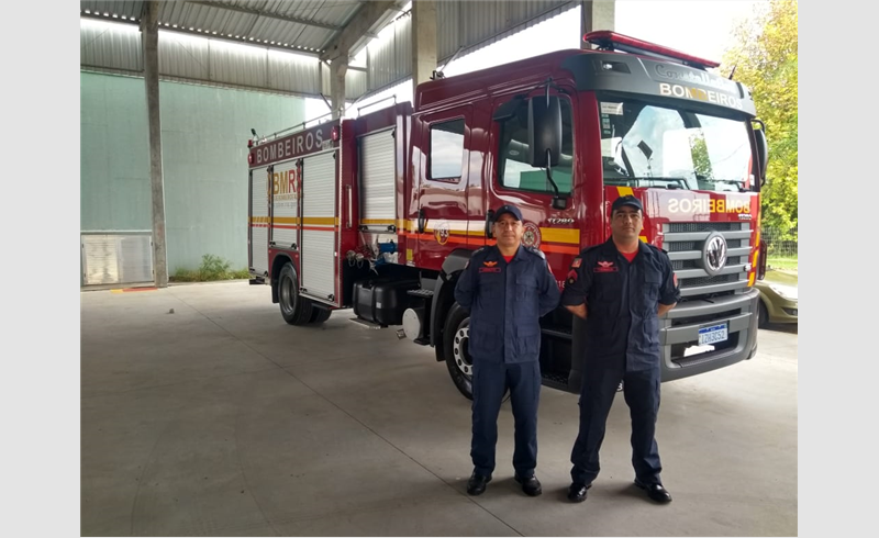 Corpo de Bombeiros recebe novo caminhão ABT