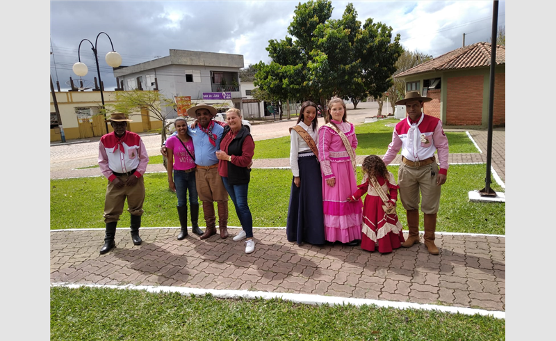 Representantes do Departamento de Tradições Gaúchas (DTG) Nossa Senhora Aparecida realizaram diversas atividades no Centro de Restinga Sêca nesta quinta-feira