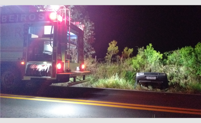 Carro sai da estrada na ERS-149  em Timbaúva