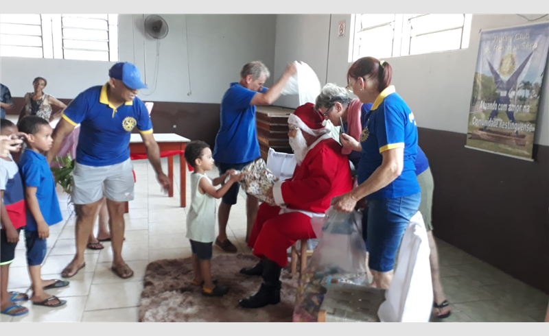 Rotary Club de Restinga Sêca entregou presentes para crianças de São Miguel dos Carvalhos