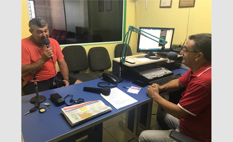 Presidente da Associação dos Amigos da Praia das Tunas concede entrevista à Rádio Líder