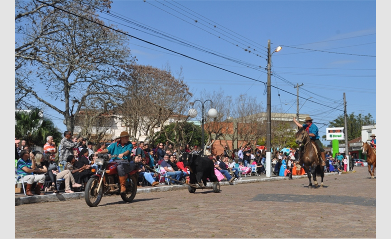 Como foi o Desfile da Revolução Farroupilha em Restinga Sêca 