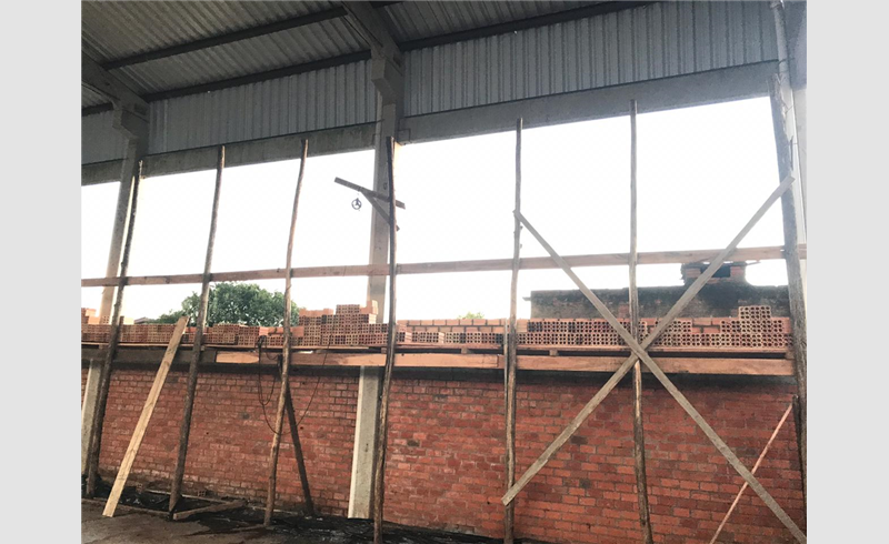 Começa a construção das paredes da quadra poliesportiva da Érico 