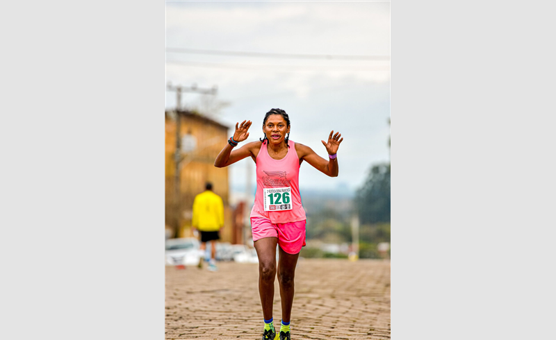 Márcia Keniana conquista 4º lugar geral feminino na 1ª Rústica de Dona Francisca