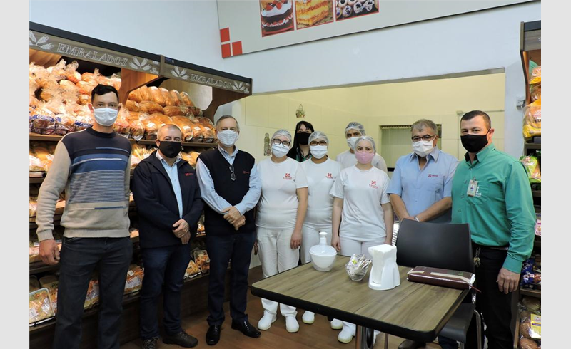 Cafeteria Cotrisel é inaugurada em Formigueiro